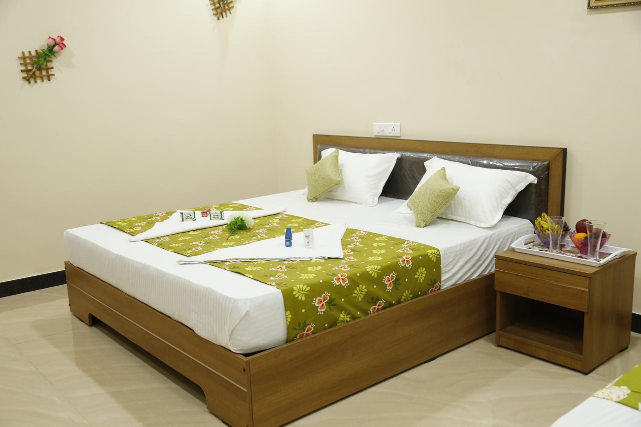 Hotel New Amirtham Inn Palani Exterior foto