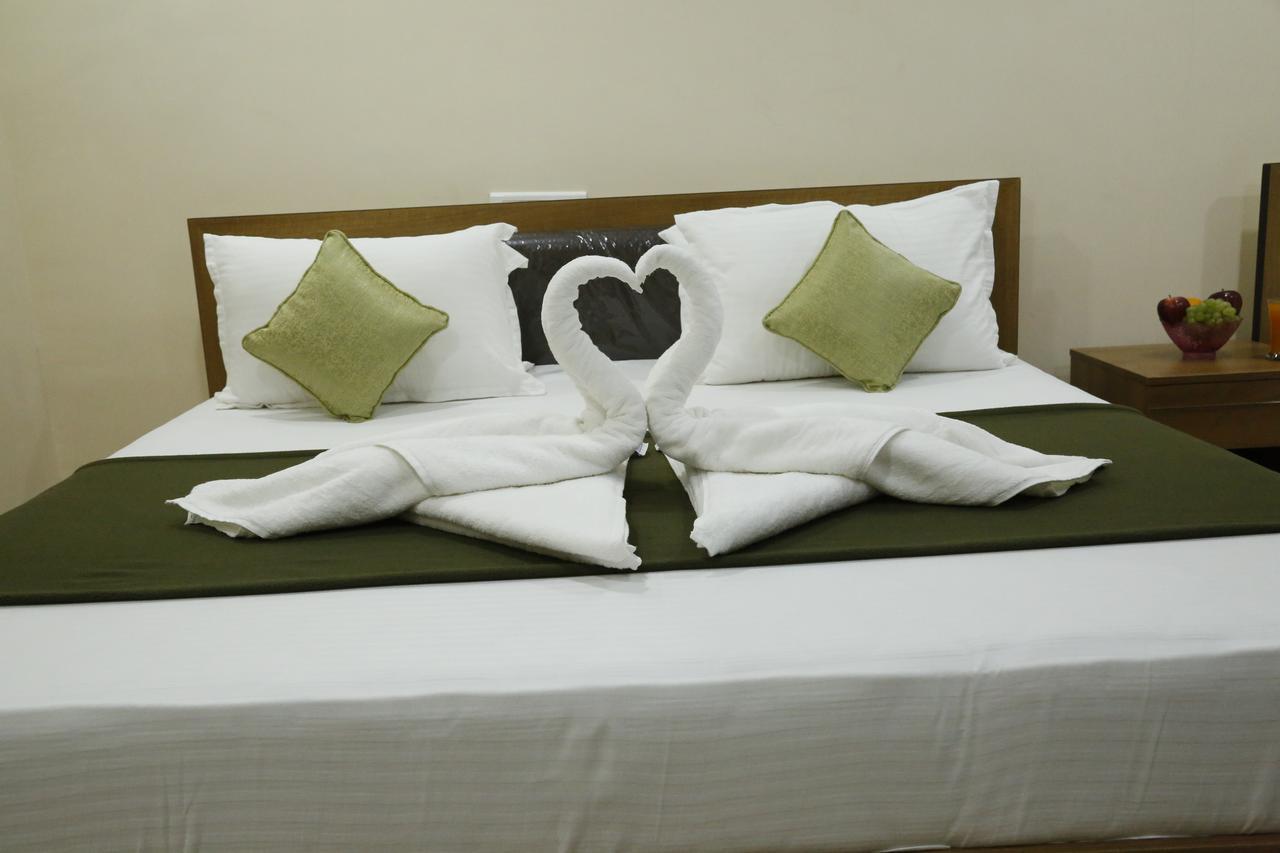 Hotel New Amirtham Inn Palani Exterior foto